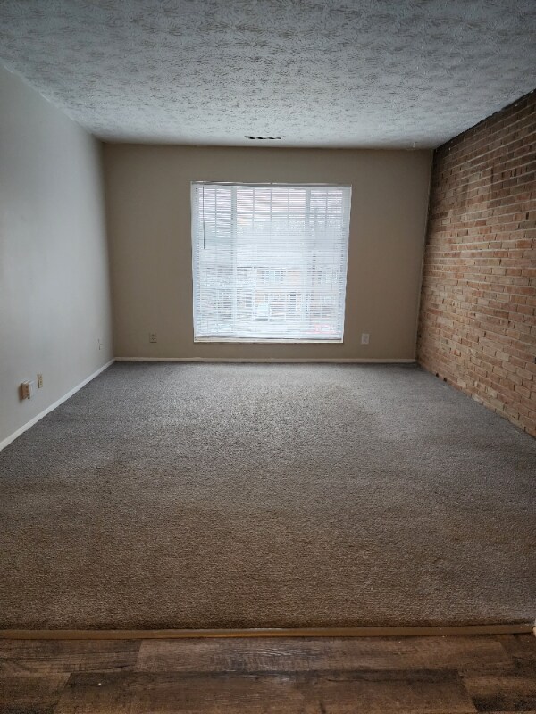 Foto principal - 1101 W Maple St