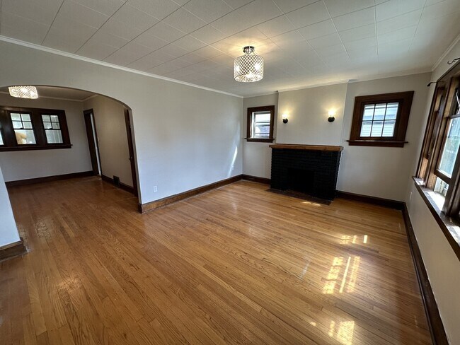 Building Photo - 2421 A Ave