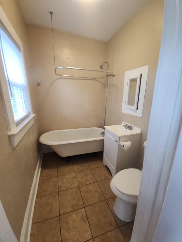 Building Photo - 635 Tanglewood St