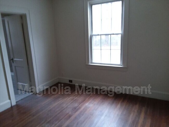 Foto del edificio - 410 Young St