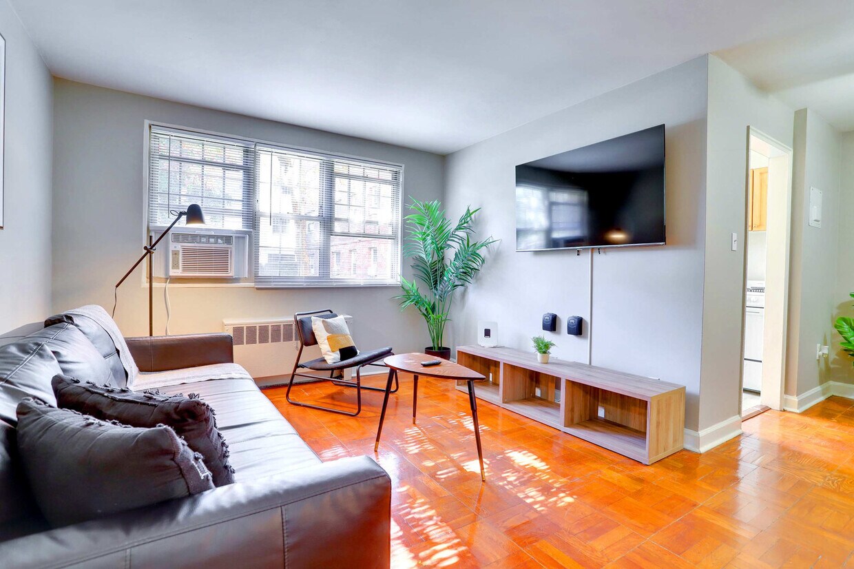 Foto principal - 1420 W Abingdon Dr