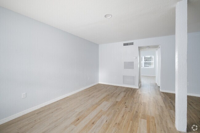 1 habitación, 1 baño - 800 pies cuadrados - Sala de estar - Eastbrook Apartments