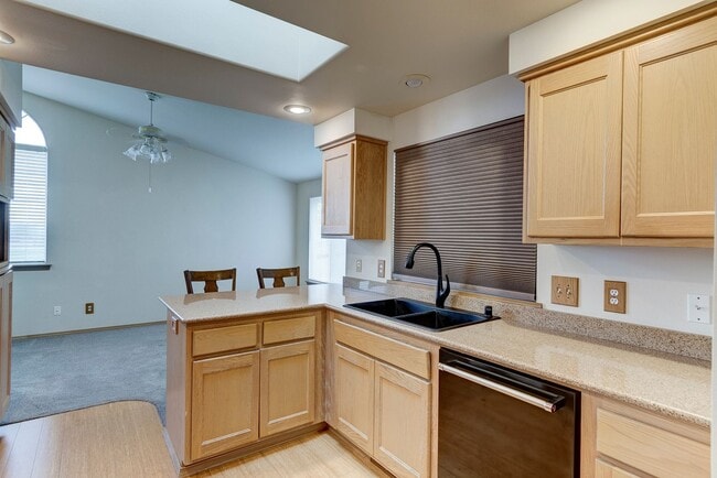 Building Photo - 3 Bedroom 2 Bathroom Home Near Fort Nugent Park!