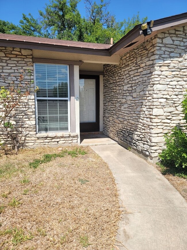 Building Photo - Newly updated medical center home