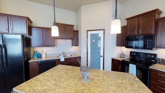Building Photo - Maple Grove Townhomes
