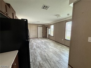 Building Photo - 12120 Cactus Dr