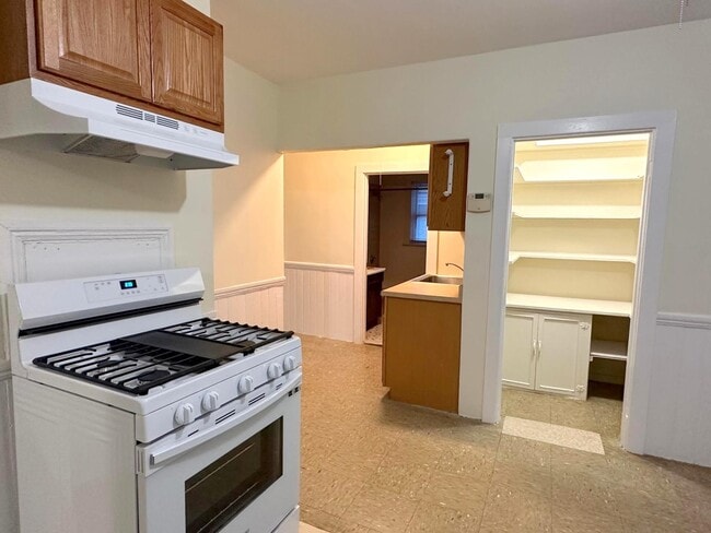 Building Photo - 36 Princeton St