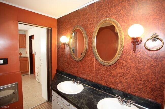 Foto del edificio - 2234 Evaline St