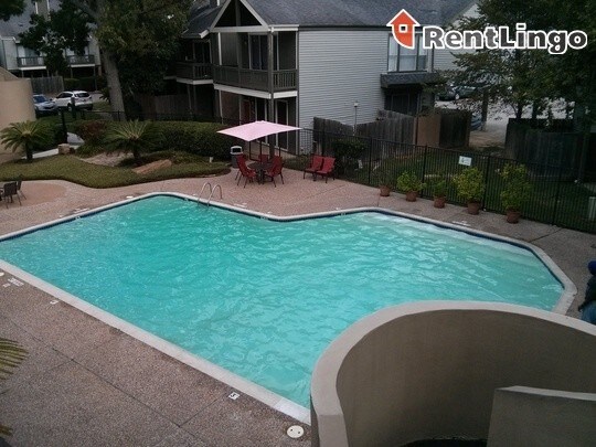 Foto principal - 9449 Briar Forest Dr
