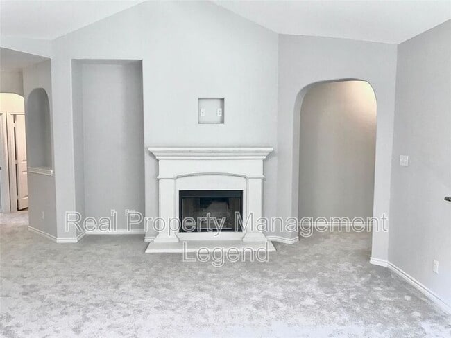 Building Photo - 4021 Lazy River Ranch Rd