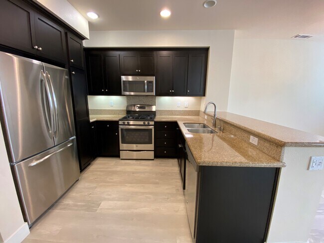 Granite & S/S Appliances in Kitchen - 2576 Alvin St