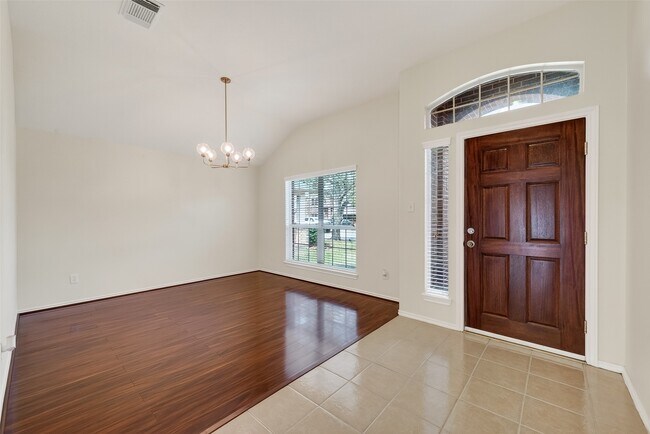 Foto del edificio - 9830 Lynette Falls Dr