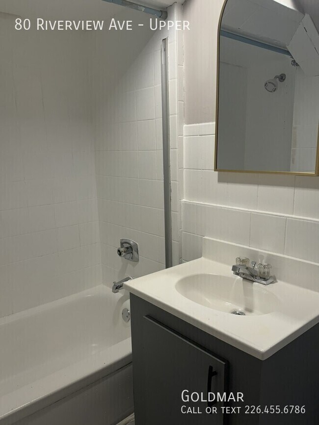 Photo du bâtiment - Gorgeous Apartment, just steps away from P...