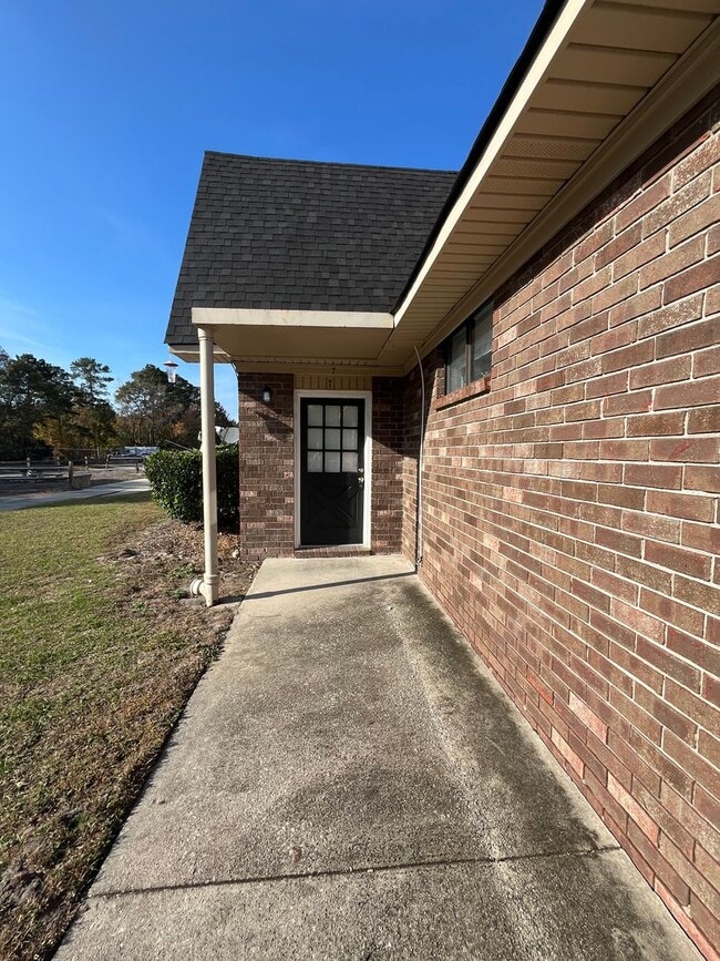 Foto del edificio - 142 Goshen Rd