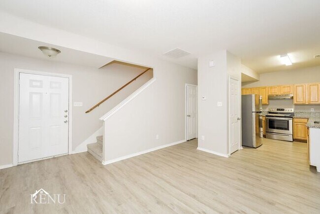 Building Photo - 214 River Rock Dr
