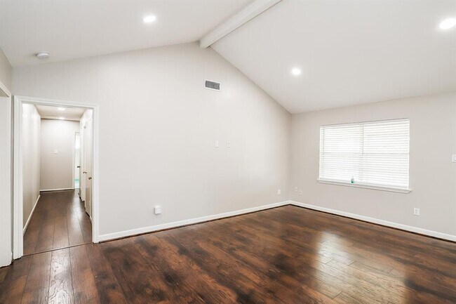 Building Photo - 13914 Duncannon Dr