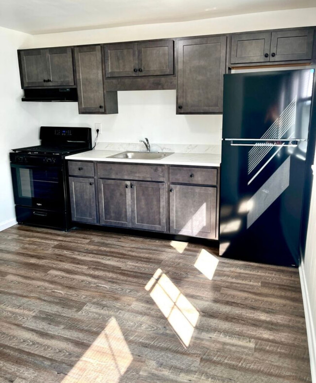 Building Photo - 100 Midland Heights Cir