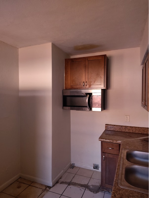 Building Photo - 2558 Congress St