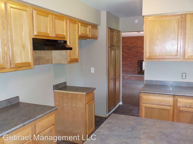 Building Photo - 3 br, 1.5 bath House - 3639 Ridgecliffe Dr.