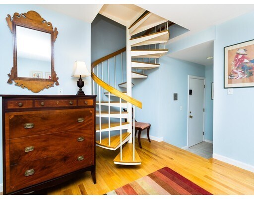 Building Photo - 351 Marlborough St