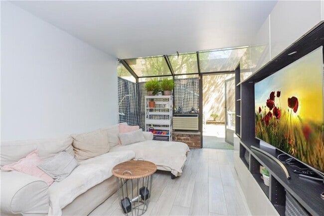 Foto del edificio - 1229 65th St