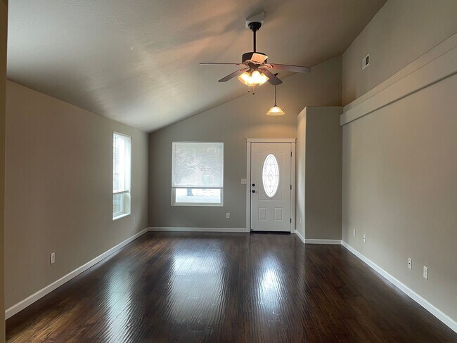 Foto del edificio - Beautiful 3 Bedroom 2 Bath Home Located in a Nice Medford Neighborhood