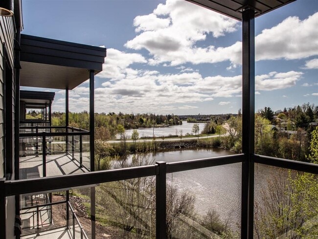 Building Photo - Lakeview Villas