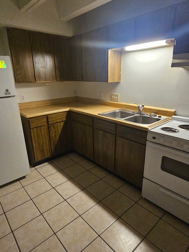 Building Photo - 5804 Circulo Dr