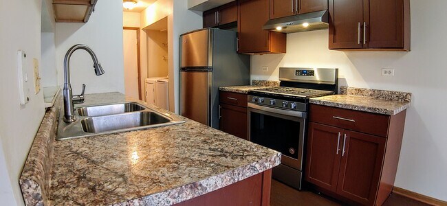 Building Photo - 300 Teak Ln