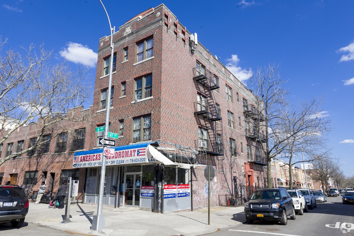 Foto principal - 4623 Sixth Ave