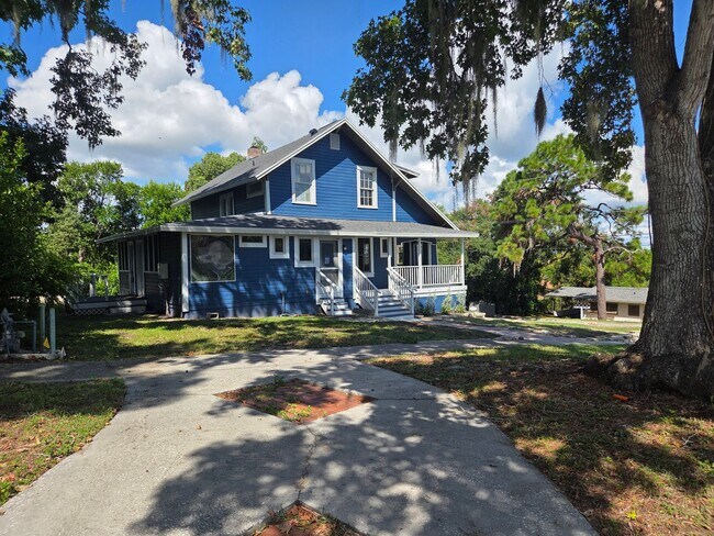 Foto del edificio - Move in Ready Historic Home in Downtown Cl...