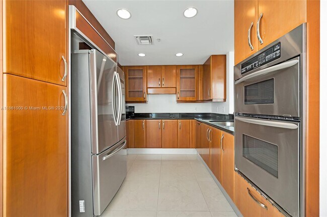 Foto del edificio - 19400 Turnberry Way