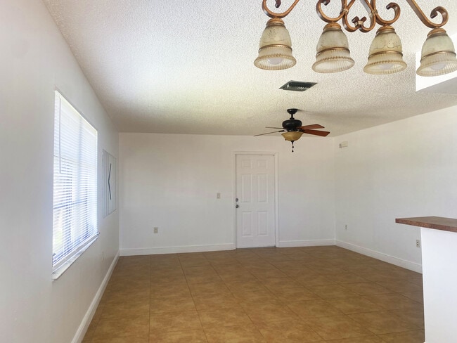 Foto del edificio - 1104 SE 8th St