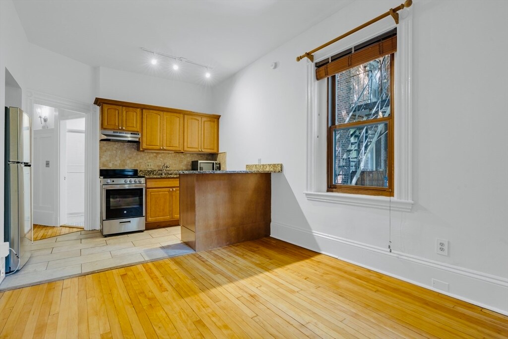 Primary Photo - 479 Beacon St