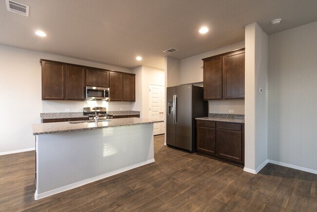 Building Photo - 213 Riverhill Cv