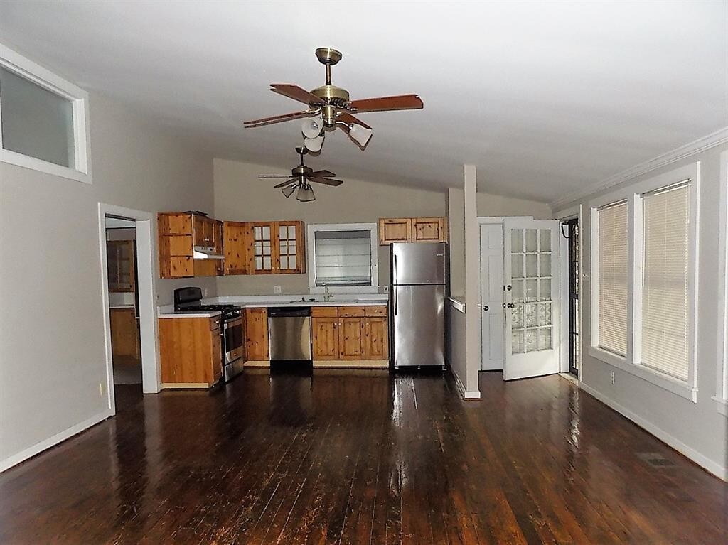 Primary Photo - 1002 Missouri St