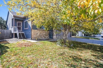 Building Photo - 10924 W 100th Dr