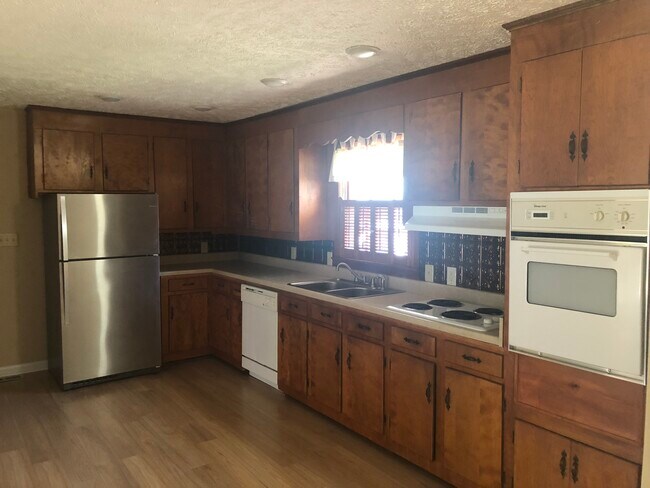 Updated Kitchen - 22 Coatsland Dr