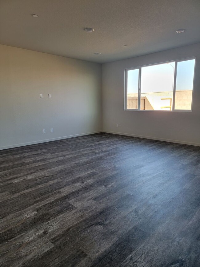 Building Photo - Brand new house ready to be called home