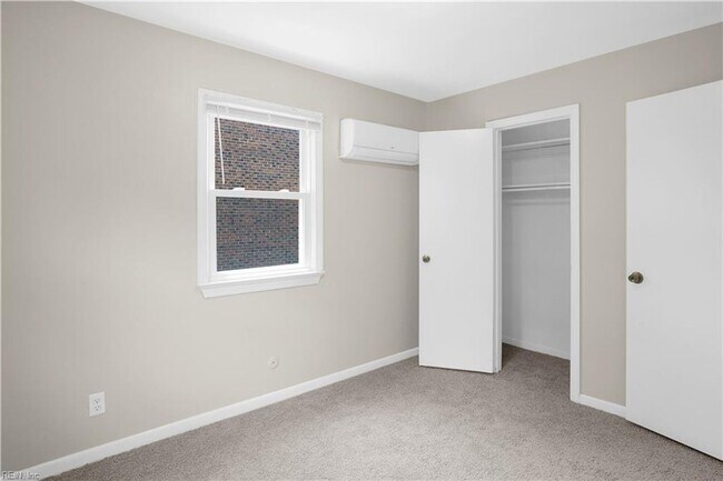 Building Photo - 2-Bedroom Duplex