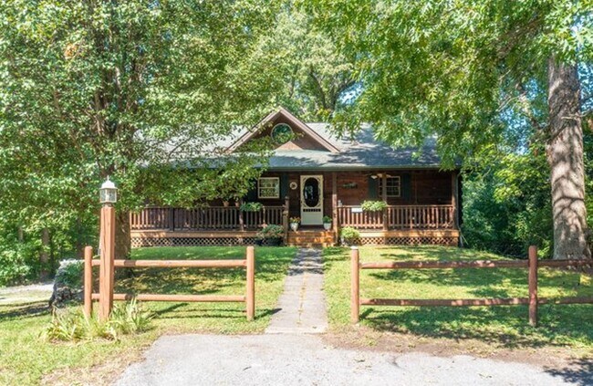 Building Photo - 2420 Sylvan Glen Way