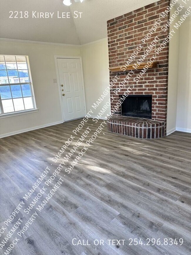 Foto del edificio - Duplex in Midway ISD!
