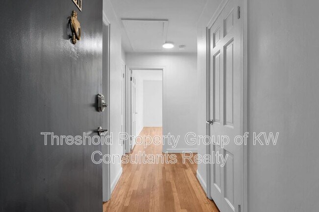 Foto del edificio - 451 E Town St