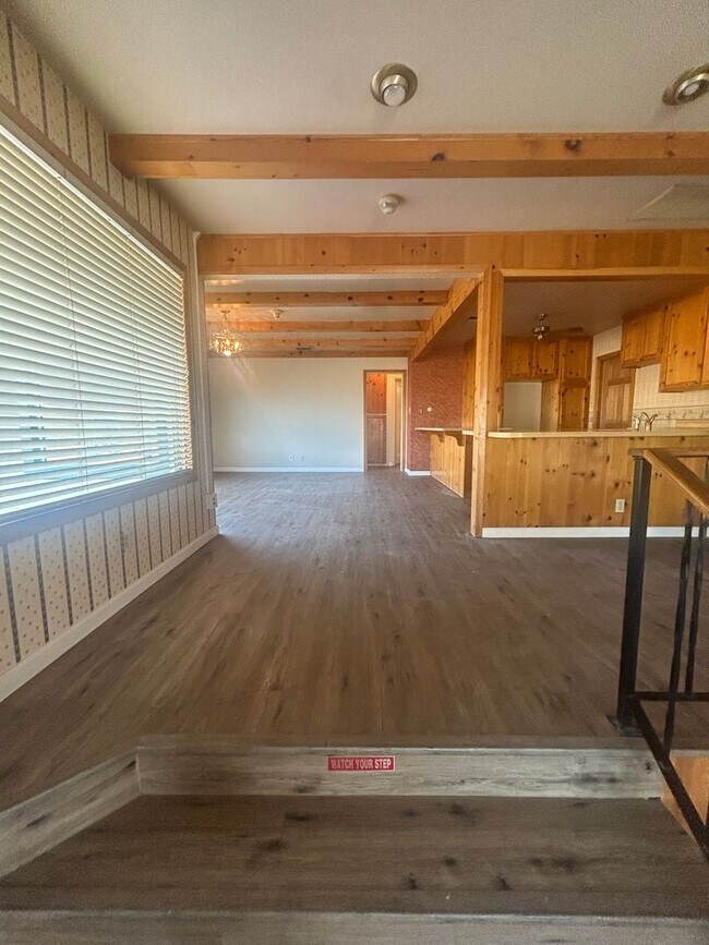 Building Photo - Discover a comfortable Country property in...