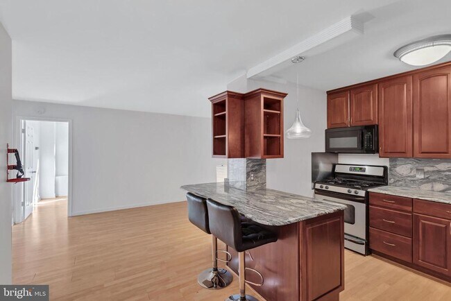 Foto del edificio - 2401 H St NW