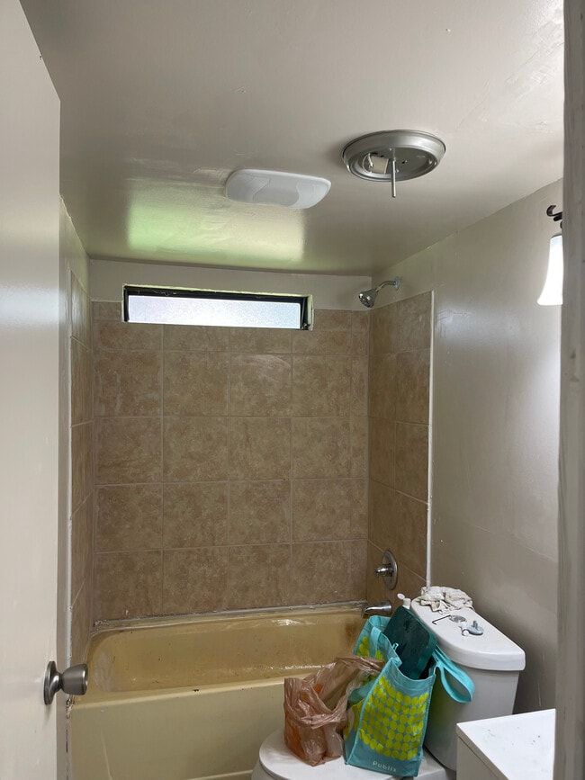 Building Photo - 2831 Oak Hill Cir