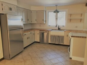 Building Photo - 125 Tamarack Rd