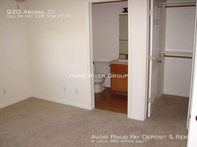 Building Photo - Abigail Court Twin Home
