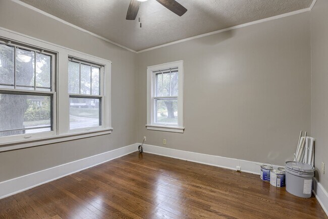 Building Photo - 3 Bedroom on Fontenelle!