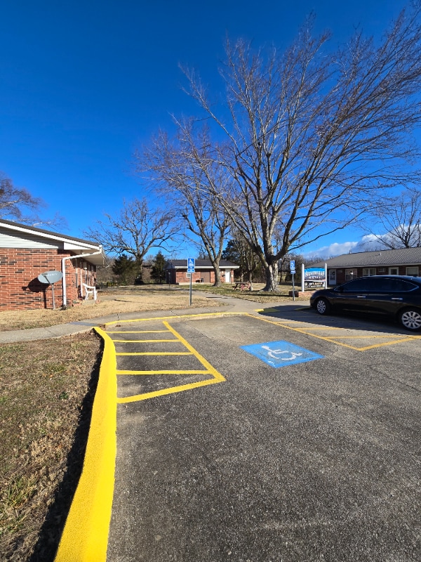 Building Photo - 203 Silverleaf St